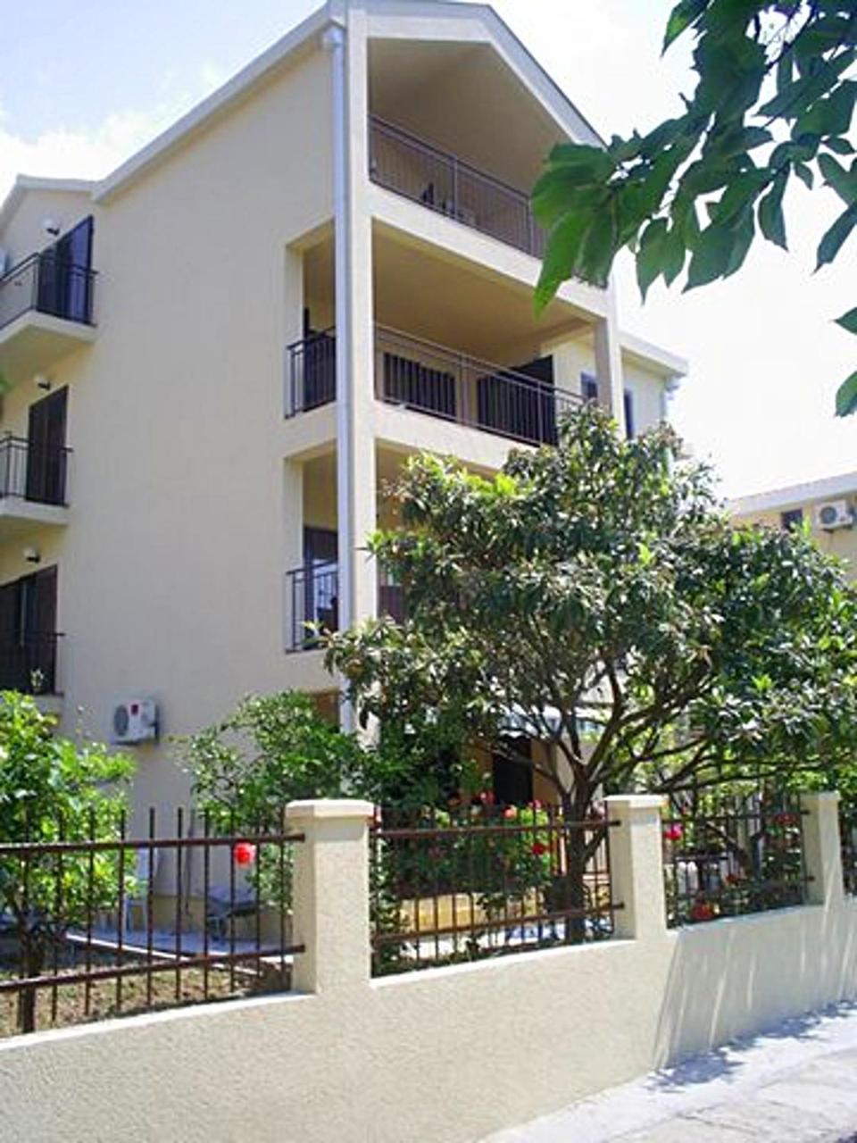 Apartments And Rooms Marija Budva Exteriör bild