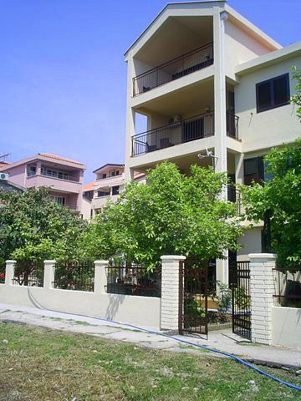 Apartments And Rooms Marija Budva Exteriör bild